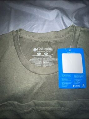 Men’s Columbia shirt